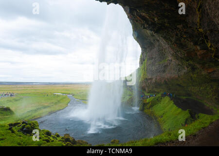 Chutes de Seljalandsfoss en saison d'afficher, de l'Islande. Paysage islandais. Banque D'Images