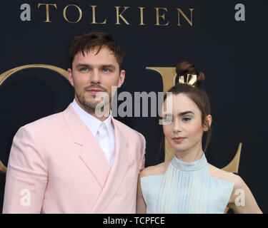 Los Angeles première de Fox Searchlight Pictures' 'Tolkien' au Regency Westwood Village Theatre - Arrivées avec : Nicholas Hoult, Lilly Collins, Lily Collins Où : Los Angeles, California, United States Quand : 08 mai 2019 Credit : Sheri/WENN.com Determan Banque D'Images