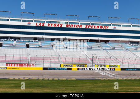 Las Vegas Motor Speedway. Le LVMS accueille des événements NASCAR et NHRA, dont le Pennzoil 400. Banque D'Images