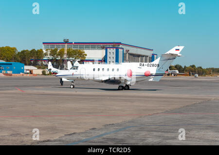 L'avion est à l'aéroport de Khabarovsk.. Aéroport le plus Khabarovsk-Novy euhhh , la Russie. Hawker Siddeley HS-125-700A. Banque D'Images