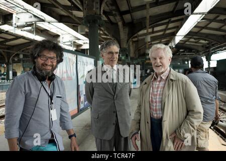 ELLIOTT GOULD , DEREK JACOBI et Radu Mihaileanu dans L'HISTOIRE DE L'AMOUR (2016). Crédit : 2.4.7. Films / Oï Oï Oï Productions / Album / film Caramel Banque D'Images