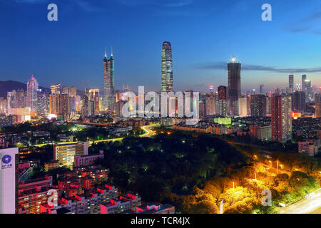 Superbe paysage de nuit de la ville de Luohu à Shenzhen Banque D'Images