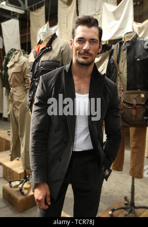 David Gandy assistant à la présentation de la collection Belstaff lors de la London Fashion Week SS20 pour hommes à Hoxton, Docks de Londres. PRESS ASSOCIATION. Photo date : dimanche 9 juin 2019. Crédit photo doit se lire : Isabel Infantes/PA Wire Banque D'Images