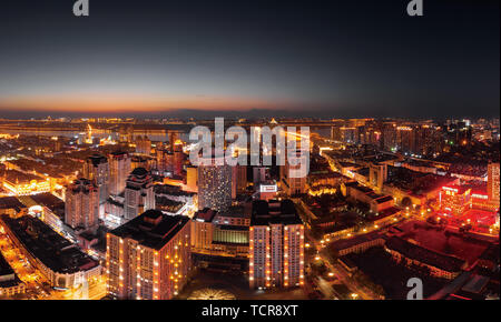 Aérienne pour la ville de glace Harbin bright summer night Banque D'Images