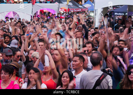 Montréal, Canada, le 8 juin, 2019.Groupe de personnes pour la partie F1 de la rue Crescent à Montréal,Québec,Canada.Credit:Mario Beauregard/Alamy Live News Banque D'Images