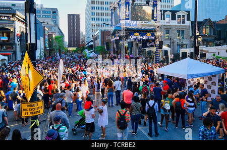 Montréal, Canada, le 8 juin, 2019.Groupe de personnes pour la partie F1 de la rue Crescent à Montréal,Québec,Canada.Credit:Mario Beauregard/Alamy Live News Banque D'Images