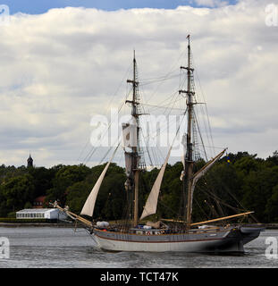 Shamrock naviguer bateau naviguant sur la mer dans la direction de Stockholm Banque D'Images