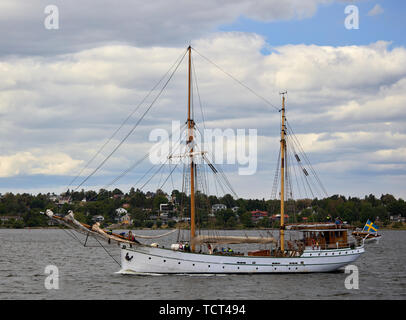 Shamrock naviguer bateau naviguant sur la mer dans la direction de Stockholm Banque D'Images