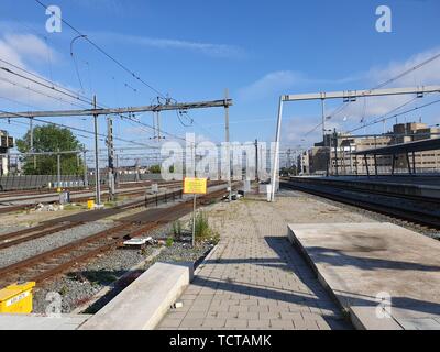 Plate-forme de la gare d'Utrecht Centraal renouvelé dans les Pays-Bas Banque D'Images