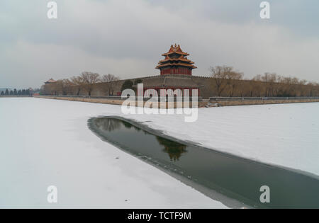 Vue de la neige de la tour d'angle du musée du palais impérial à Beijing Banque D'Images