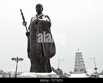 Statue de Xuanzang, Grande Pagode de l'Oie Sauvage à Xi'an Banque D'Images