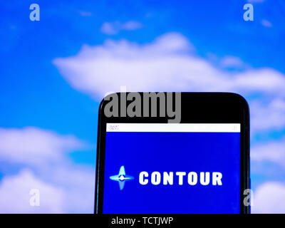 Kiev, Ukraine. 8 juin, 2019. Dans cette photo illustration le contour Airlines logo est vu affichée sur un smartphone. Crédit : Igor Golovniov SOPA/Images/ZUMA/Alamy Fil Live News Banque D'Images