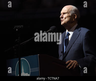 Orlando, Floride. 09Th Juin, 2019. Russell M. Nelson, le 94 ans, président de l'Église de Jésus-Christ des Saints des Derniers Jours, s'adresse aux participants à un centre de dévotion à la Compagnie le 9 juin 2019 à Orlando, Floride. Crédit : Paul Hennessy/Alamy Live News Banque D'Images