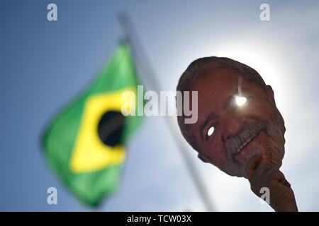 Brasilia, Brésil. 10 Juin, 2019. DF - Brasilia - 06/10/2019 - Manifestation contre Sergio Moro - Les partisans de l'ancien président Luiz Inacio Lula da Silva au cours d'une manifestation ce lundi 10 juin, contre le ministre de la Justice, Sergio Moro, en face du siège du ministère de la Justice. Photo : Mateus Bonomi/AGIF : Crédit AGIF/Alamy Live News Banque D'Images