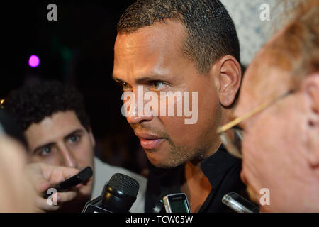 Punta Cana, République dominicaine. 14 Décembre, 2013. PUNTA CANA, RÉPUBLIQUE DOMINICAINE - Décembre 13 : Alex Rodriguez des Yankees de New York et de la petite amie, Torrie Wilson, à la 6e Conférence David Ortiz Celebrity Golf Classic Powered By FUSEt le 13 décembre 2013 à Punta Cana, République dominicaine. People : Alex Rodriguez Credit : tempêtes Media Group/Alamy Live News Banque D'Images