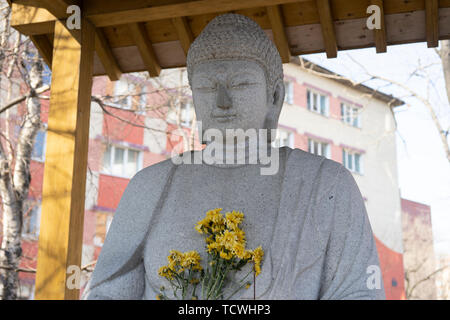 Vladivostok, Krai-February 13 Primorsky, 2019 : statue de Bouddha est un symbole d'amitié et de la paix. Banque D'Images