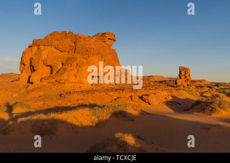 Coucher du soleil dans le désert du Sahara, près de Timimoun, dans l'ouest de l'Algérie, l'Afrique du Nord, Afrique Banque D'Images