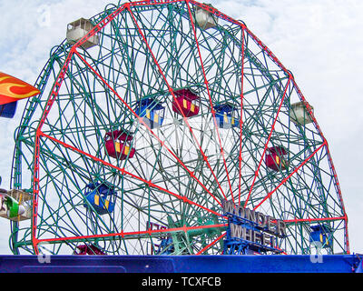 New York - États-Unis, le 17 juin 2015 - La grande roue de Coney Island à New York Banque D'Images