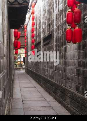 Suspendu à lanternes Rue Ancienne No 88 Jitai Wu à Chengdu, Sichuan Banque D'Images