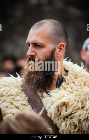 Editorial : 9 juin 2019 : Chatenois, France. Fancy-dress carnival sous les murs de la forteresse médiévale en Alsace. Banque D'Images
