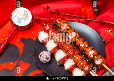 Snack traditionnel chinois le sucre glace gourd Banque D'Images