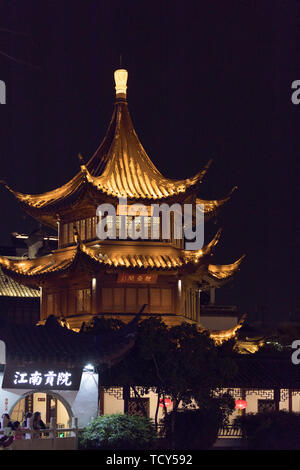 Vue de la nuit du Temple de Confucius de la rivière Qinhuai à Nanjing. Banque D'Images