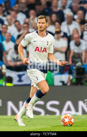 1 juin 2019 Madrid, Espagne La finale de la Ligue des Champions de football : Tottenham Hotspur v Liverpool l +r Jan Vertonghen (Tottenham Hotspur) Banque D'Images