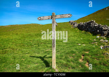 Pennine bridleway panneau en bois marquant la voie à Winskill et de s'installer dans le Yorkshire Dales Banque D'Images