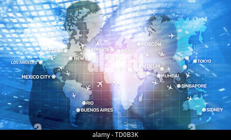 Fond d'aviation avec des avions au-dessus de la carte avec les grands noms de ville. Carte numérique avec des avions dans le monde entier concept Banque D'Images