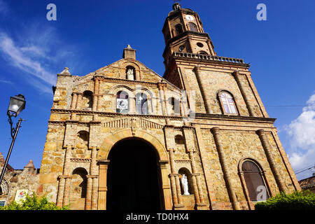 Compte tenu de la couleur de l'église de San Joaquin à Curiti, Santander, Colombie Banque D'Images