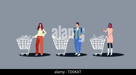 Les gens poussant des chariots chariot d'épicerie avec les clients achetant des produits shopping concept doodle croquis pleine longueur horizontale Illustration de Vecteur