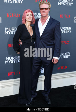 Westwood, United States. 10 Juin, 2019. WESTWOOD, LOS ANGELES, CALIFORNIE, USA - 10 juin : Hutchonson et Jake Busey Avril arrivent à la première de Los Angeles de Netflix "meurtre mystère" qui a eu lieu au Regency Village Theatre le 10 juin 2019 à Westwood, Los Angeles, Californie, États-Unis. (Photo par Xavier Collin/Image Crédit : Agence de Presse) L'agence de presse Image/Alamy Live News Banque D'Images