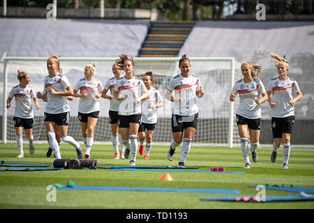 Paris, France. 11 Juin, 2019. 11 juin 2019, la France (France), Villeneuve-d·ascq : Football, Coupe du Monde : les femmes, l'équipe nationale, l'Allemagne, la formation finale : l'équipe allemande est en préchauffage. Dpa : Crédit photo alliance/Alamy Live News Banque D'Images