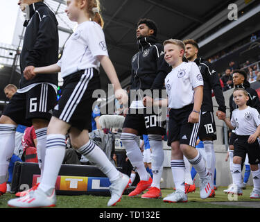 Mainz, Allemagne. 11 Juin, 2019. Serge Gnabry (Allemagne) est en cours d'exécution. GES/football/Qualification Euro : Allemagne - Estonie, 11.06.2019 Football/soccer : qualificatifs européens : l'Allemagne contre l'Estonie, Mayence, le 11 juin 2019 | dans le monde l'utilisation de crédit : afp/Alamy Live News Banque D'Images