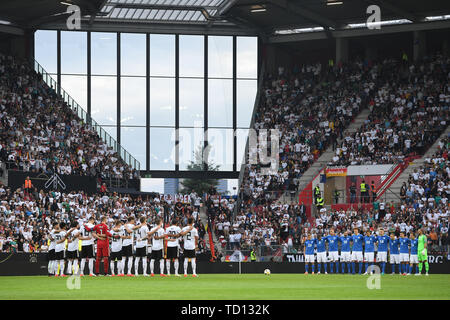 Mainz, Allemagne. 11 Juin, 2019. Minute de silence. GES/football/Qualification Euro : Allemagne - Estonie, 11.06.2019 Football/soccer : qualificatifs européens : l'Allemagne contre l'Estonie, Mayence, le 11 juin 2019 | dans le monde l'utilisation de crédit : afp/Alamy Live News Banque D'Images