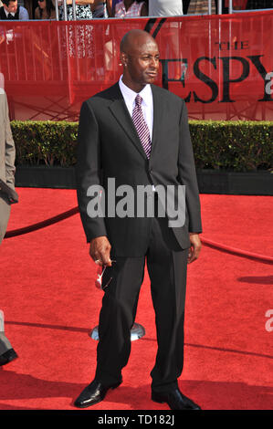 LOS ANGELES, CA. 16 juillet 2008 : Jerry Rice à l'ESPY awards 2008 au Nokia Theatre, Los Angeles. © 2008 Paul Smith / Featureflash Banque D'Images