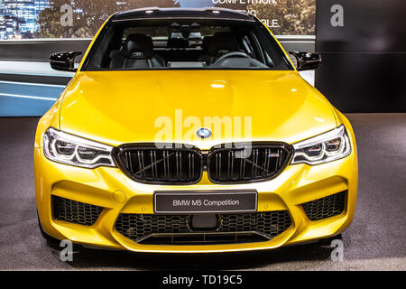 Genève, Suisse, 05 mars 2019 : BMW M5 jaune au Concours International de l'Automobile de Genève, fabriqués et commercialisés par BMW Banque D'Images