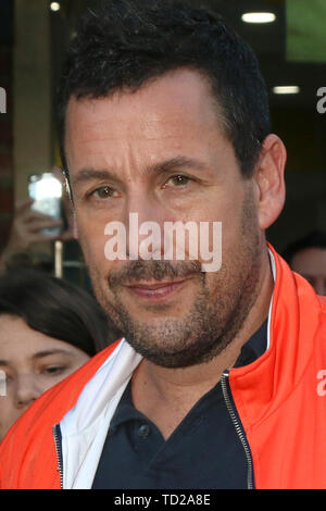 10 juin 2019 - Westwood, CA, USA - LOS ANGELES - jan 10 : Adam Sandler au '"meurtre mystère'' en première mondiale au Théâtre du Village Le 10 juin 2019 à Westwood, CA (crédit Image : © Kay Blake/Zuma sur le fil) Banque D'Images