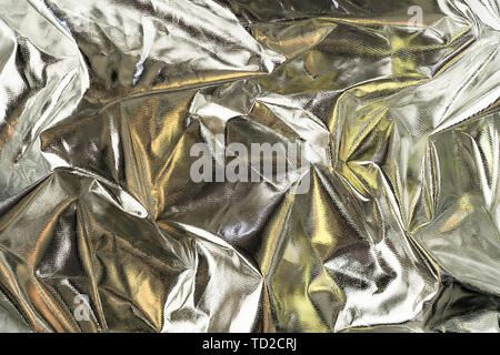 Fond texturé avec feuille d'argent et d'or brillant surface froissée reflète. Banque D'Images