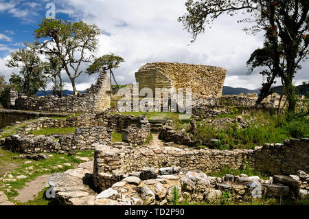 Pérou, Kuelap appariés sur grandeur seulement par le Machu Picchu, cette ville citadelle en ruine dans les montagnes près de Chachapoyas. Banque D'Images