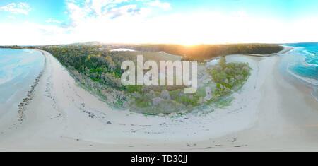 Paysage panoramique de, de Woolgoolga beach et plage de Woolgoolga en Nouvelle Galles du Sud, Australie. Banque D'Images