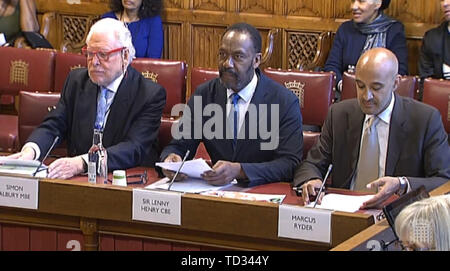 Monsieur Lenny Henry porter témoignage à la Chambre des Lords comité des communications à Westminster à Londres, il a dit que les radiodiffuseurs britanniques ont besoin d'un espace sûr pour les minorités d'exprimer leurs sentiments sans crainte 'la corde'. Banque D'Images