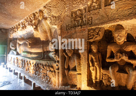 De Mahaparinirvana Bouddha (Bouddha couché) sur le mur de la grotte 26 (5e siècle), les grottes d'Ajanta Aurangabad, Maharashtra, Inde, état Banque D'Images