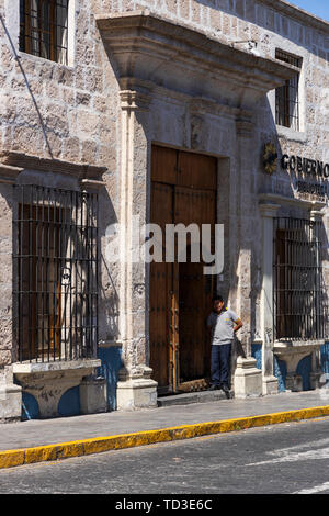 Les détails architecturaux, les barres de fer forgé, à Arequipa, Pérou, Amérique du Sud Banque D'Images