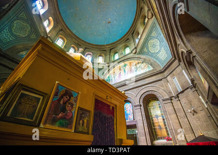 Des peintures murales couvrent le plafond de l'église Beata Maryam, lieu de repos de Menelik II et de sa femme et fille. Addis-abeba, Éthiopie. Banque D'Images