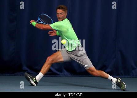 Liam Broady en action pendant quatre jours de la vallée de la nature ouvert au centre de tennis de Nottingham. Banque D'Images