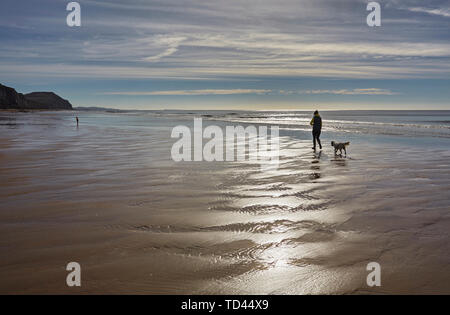 Une scène sur la plage à Charmouth, Jurassic Coast, UNESCO World Heritage Site, Dorset, Angleterre, Royaume-Uni, Europe Banque D'Images