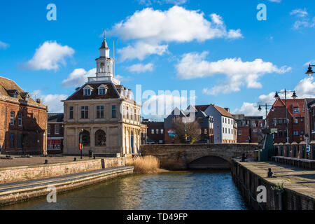 La Maison de la douane sur le site historique du Quai Purfleet en Kings Lynn, Norfolk, Angleterre, Royaume-Uni, Europe Banque D'Images