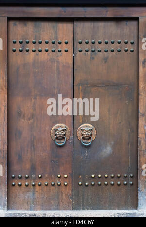 Portes en bois traditionnel de l'architecture classique chinoise Banque D'Images