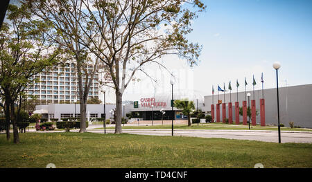 Vilamoura, Portugal - 1 mai 2018 : vue sur le luxe dans le casino de Vilamoura Beach town center un jour de printemps Banque D'Images
